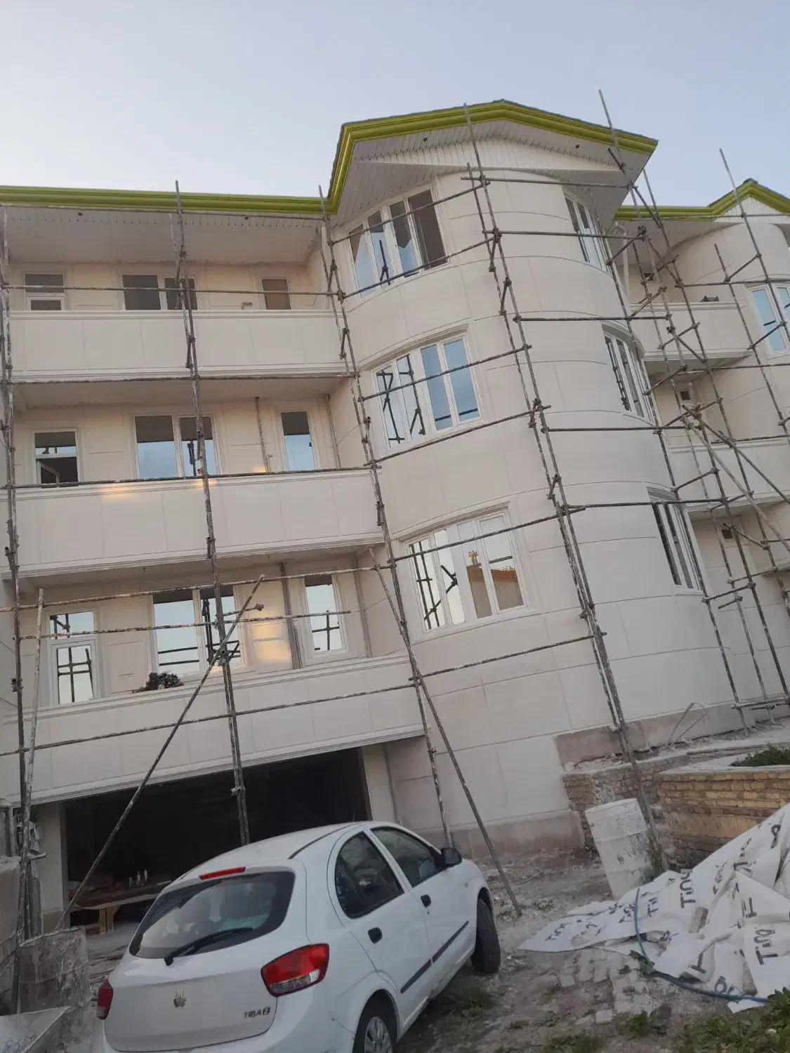 نمای رومی سیمانی برادران زنده دل|خدمات پیشه و مهارت|بوشهر, |دیوار