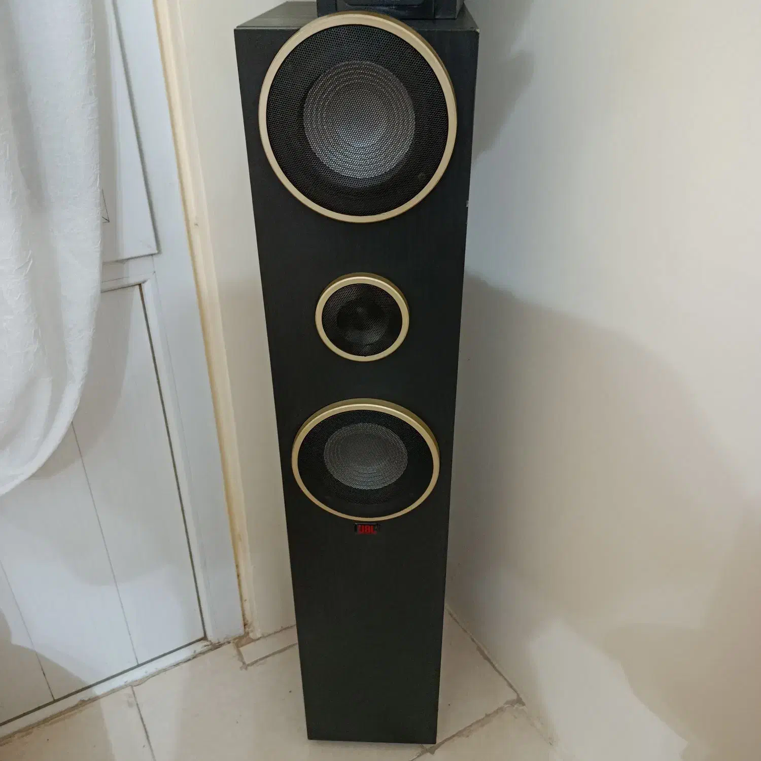 اسپیکر فرعی|سیستم صوتی خانگی|پرند, فاز ۶|دیوار