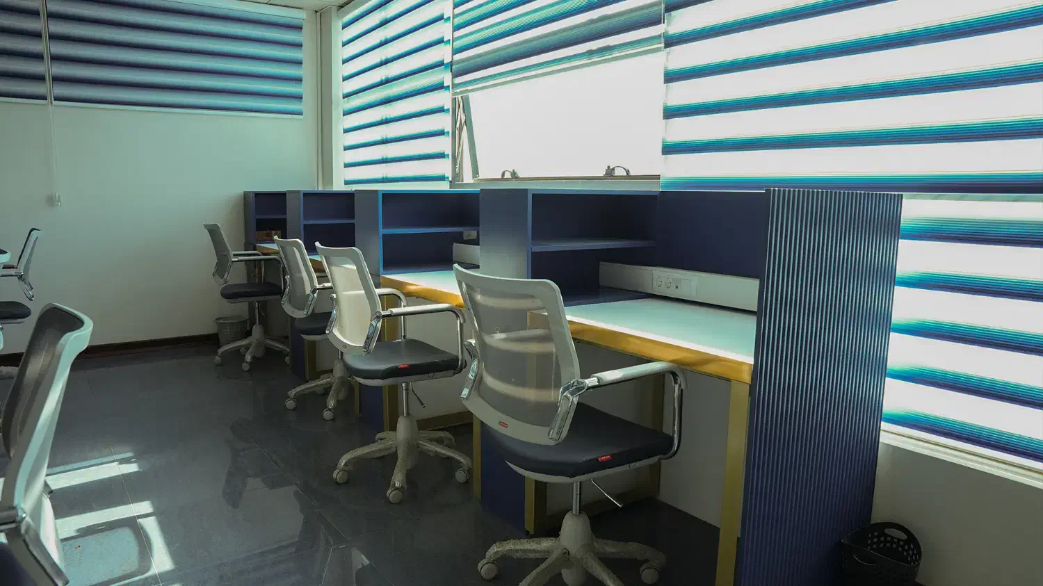 فضای کار اشتراکی/ اجاره روزانه/ کرج|اجارهٔ کوتاه‌مدت دفتر کار و فضای آموزشی|کرج, فاز ۴ مهرشهر|دیوار