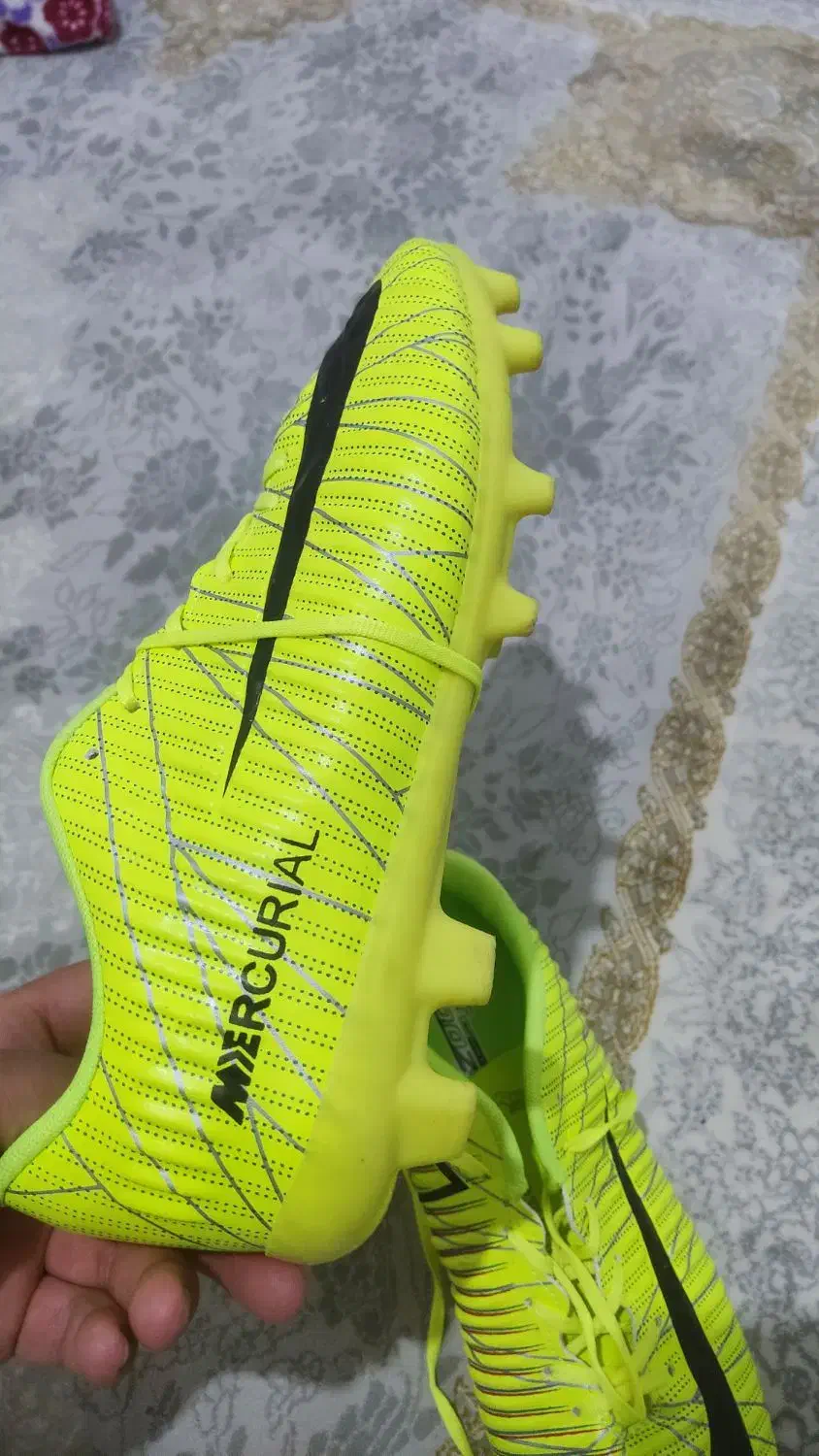 کفش چمن|کیف، کفش، کمربند|نیشابور, فردوسی جنوبی|دیوار