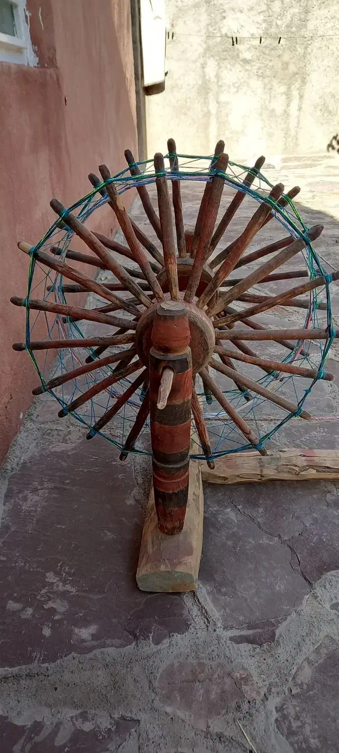 چرخ ریسندگی سنتی|کلکسیون اشیاء عتیقه|بیرجند, |دیوار