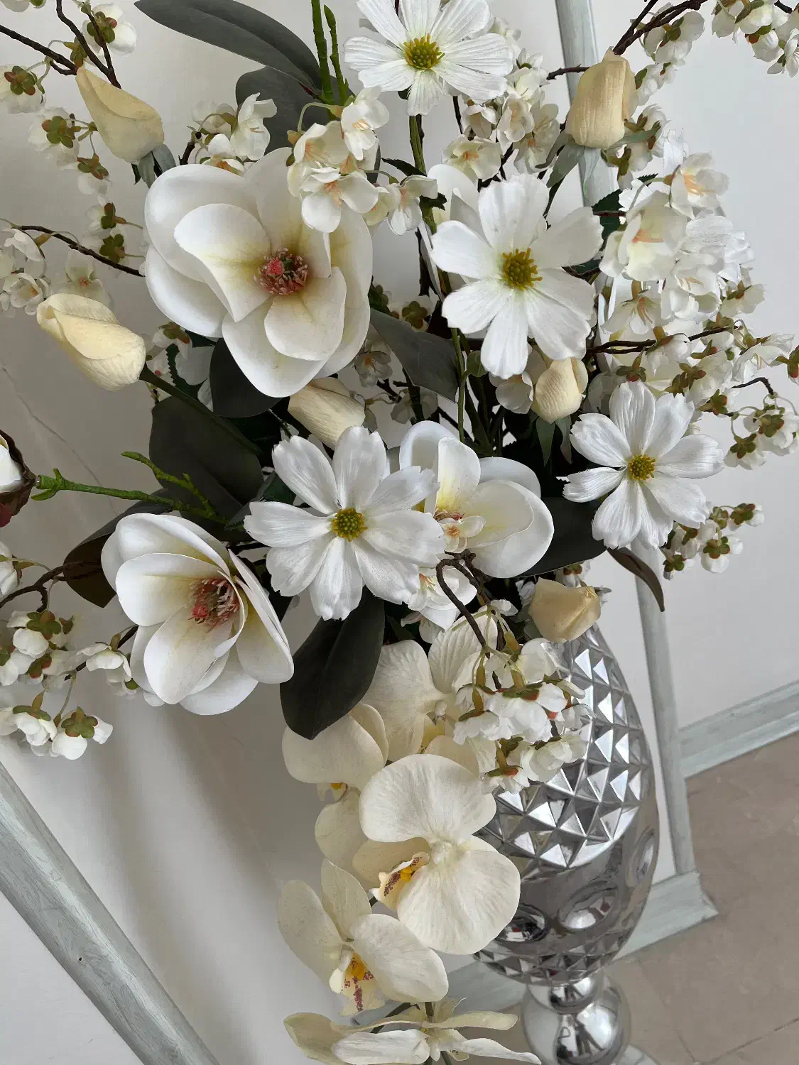 گلدان بلند به همراه گل مصنوعی خارجی|گل مصنوعی|تهران, نارمک|دیوار