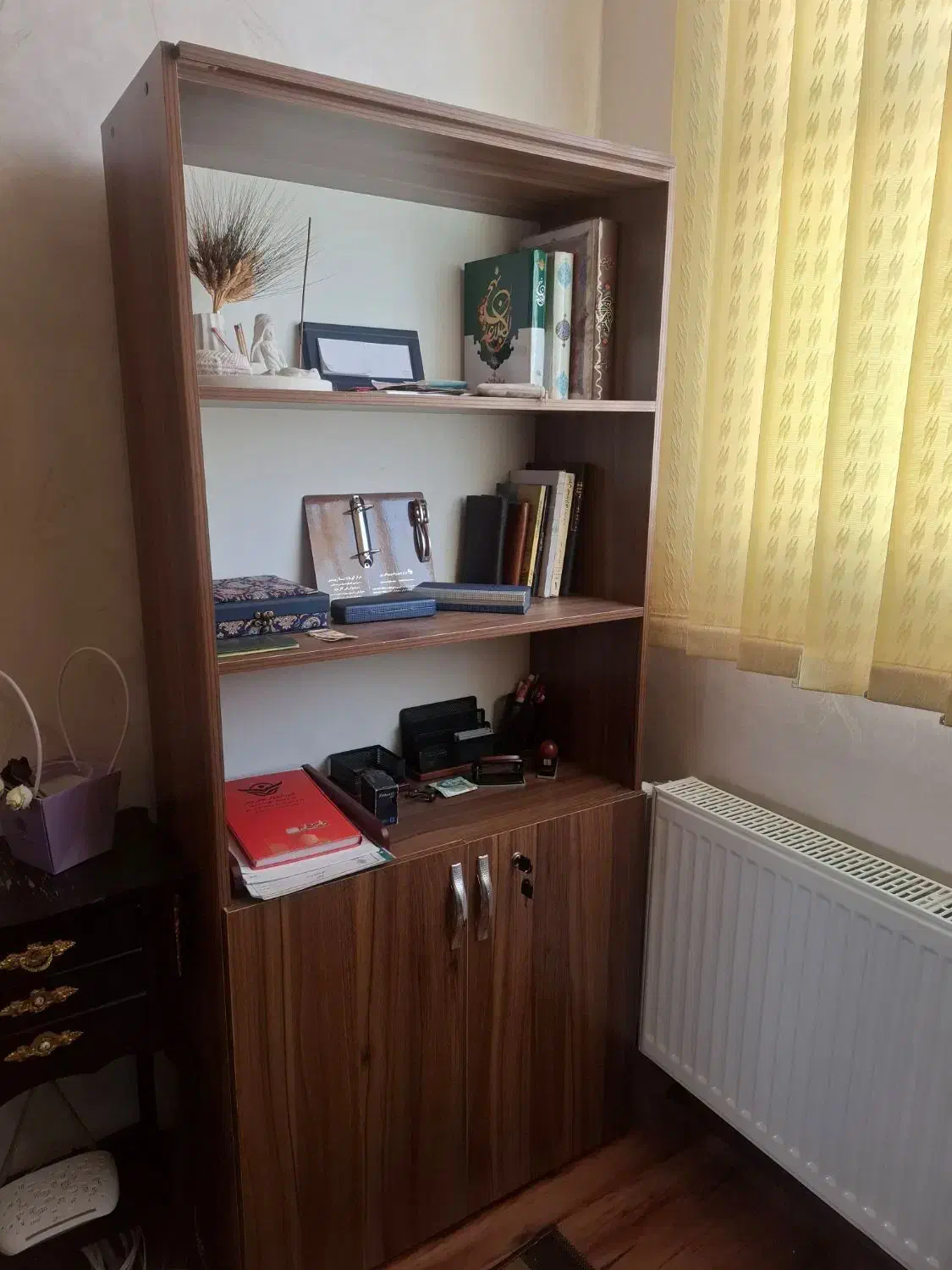 میز کامپیوتر و صندلی اداری|میز تحریر و کامپیوتر|شاهینشهر, فردوسی|دیوار