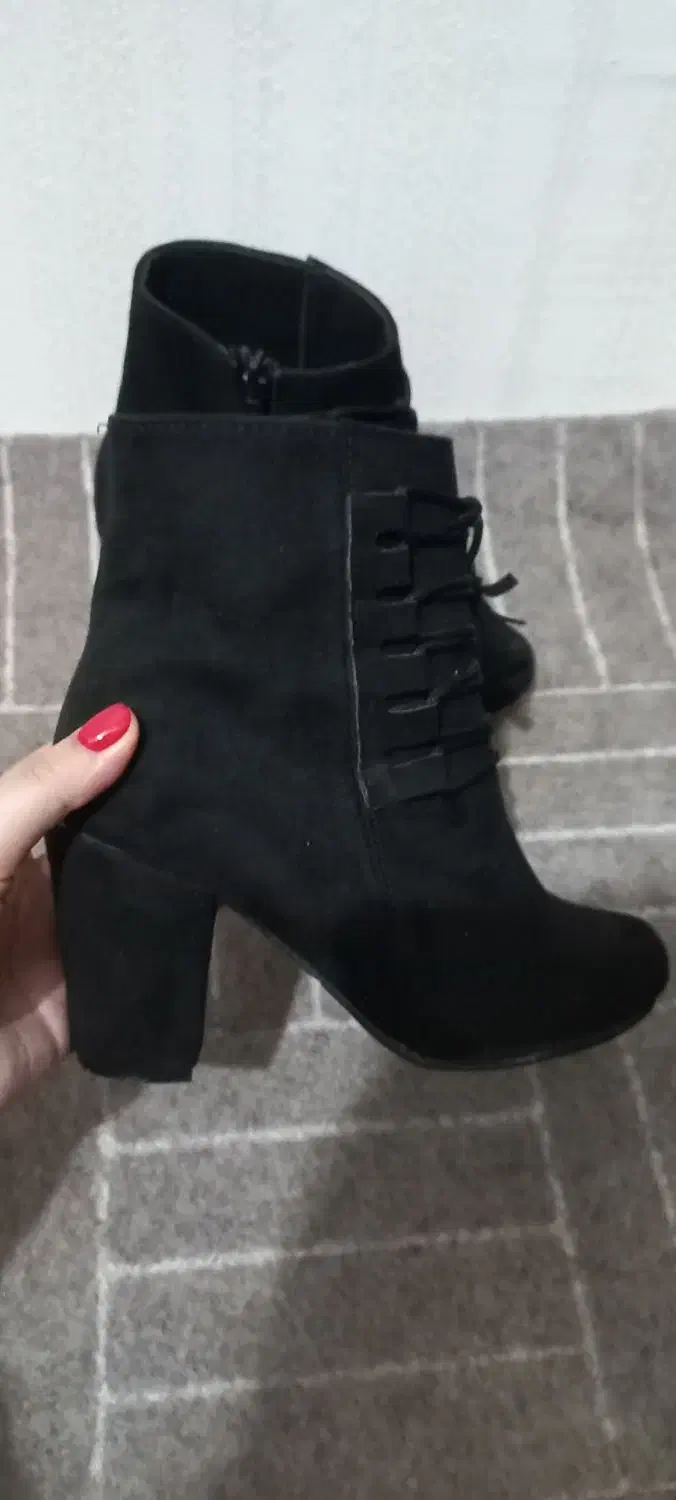 پوتین در حد نو|کیف، کفش، کمربند|تبریز, |دیوار