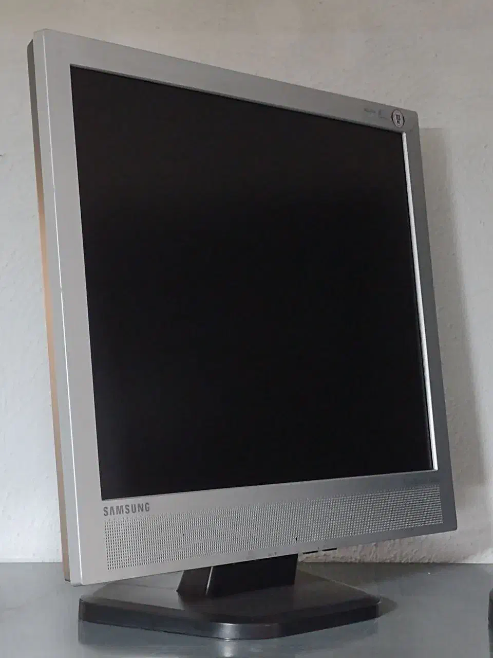 مانیتور ۱۷اینچ|قطعات و لوازم جانبی رایانه|تالش, تالش|دیوار