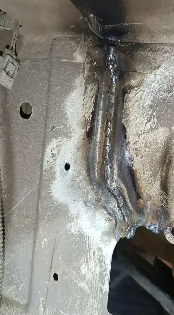 جوشکاری شاسی CO2و شاسی کشی.رفع پوسدگی تقویت شاسی|خدمات موتور و ماشین|اصفهان, ملک‌شهر|دیوار