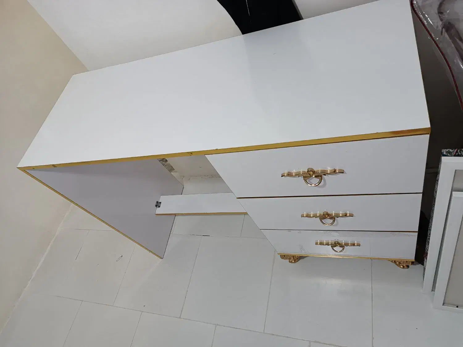 میز ارایشی|مبلمان خانگی و میز عسلی|چناران, |دیوار