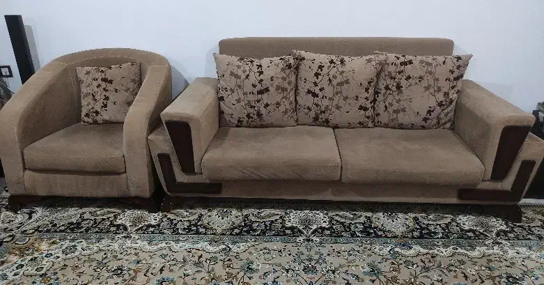 فروش مبل ۷ نفره کارکرده ۵۰۰۰۰۰۰ تومان|مبلمان خانگی و میز عسلی|محمودآباد, |دیوار