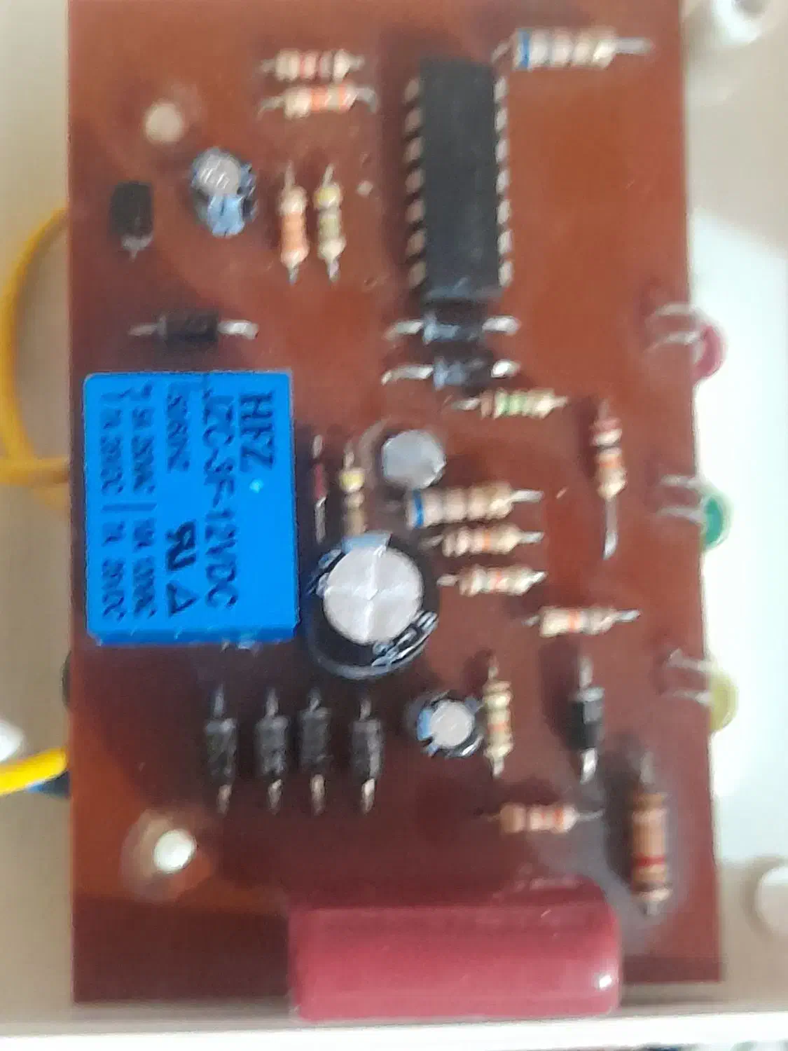 تعمیر انواع محافظ های برق و لامپ های LIDوپروژکتور|خدمات پیشه و مهارت|سیرجان, |دیوار