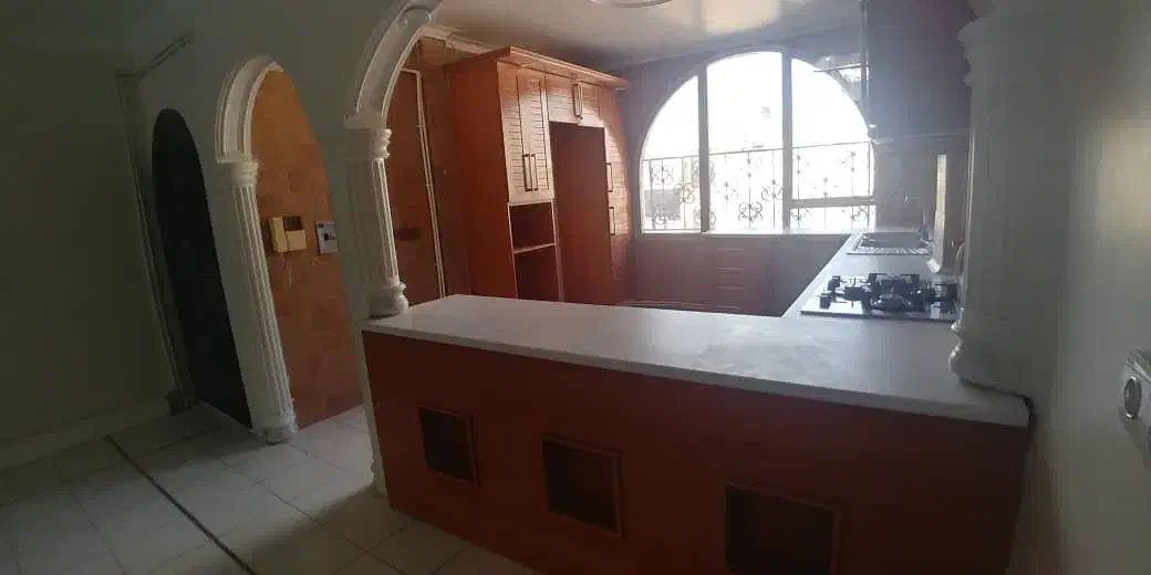 ۸۵ متر / طاهرخانی / نورگیر