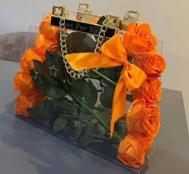 دسته گل روبانی، عروسک|گل مصنوعی|شیراز, فرودگاه شهید دستغیب شیراز|دیوار