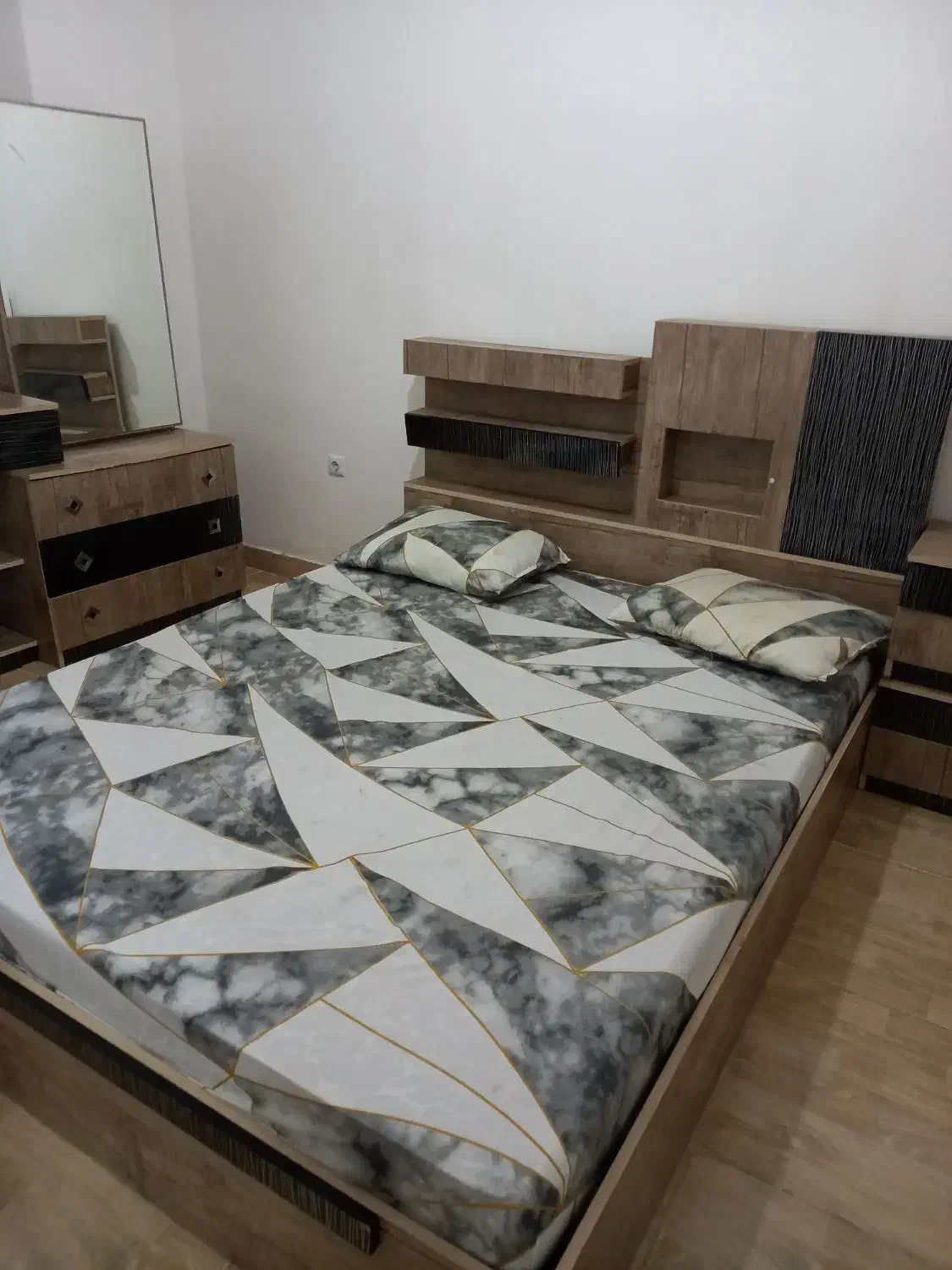 سرویس تخت mdf|تخت و سرویس خواب|رشت, باهنر|دیوار