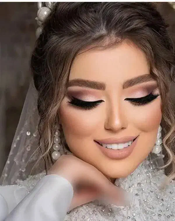 میکاپ وشنیون حرفه ای درمنزل شما باقیمت های عالی|خدمات آرایشگری و زیبایی|تهران, هلال احمر|دیوار