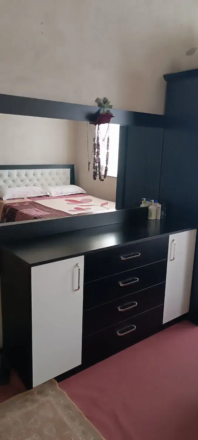 سرویس خواب|تخت و سرویس خواب|سیلوانه, |دیوار