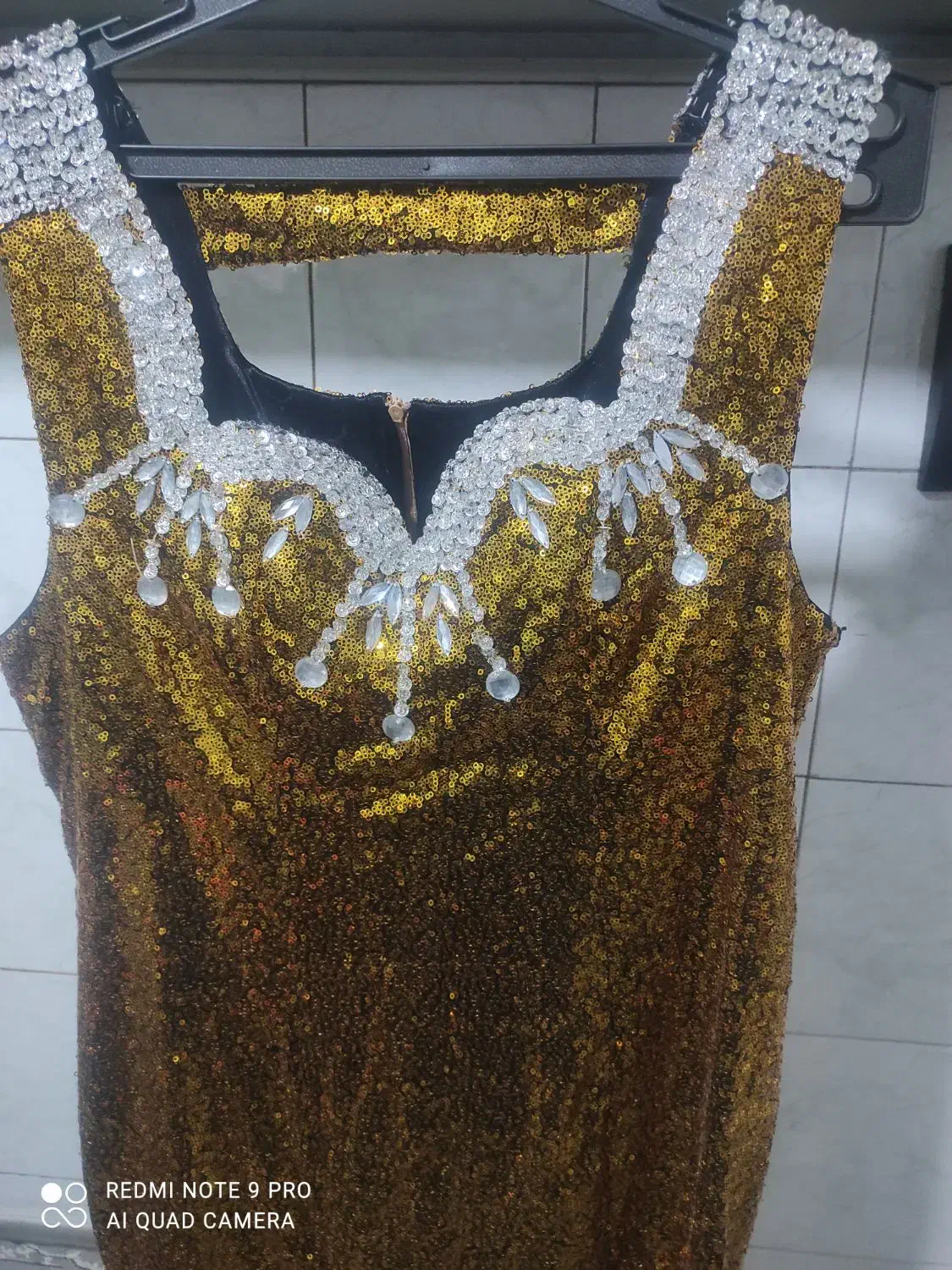 لباس مجلسی|لباس|بومهن, |دیوار