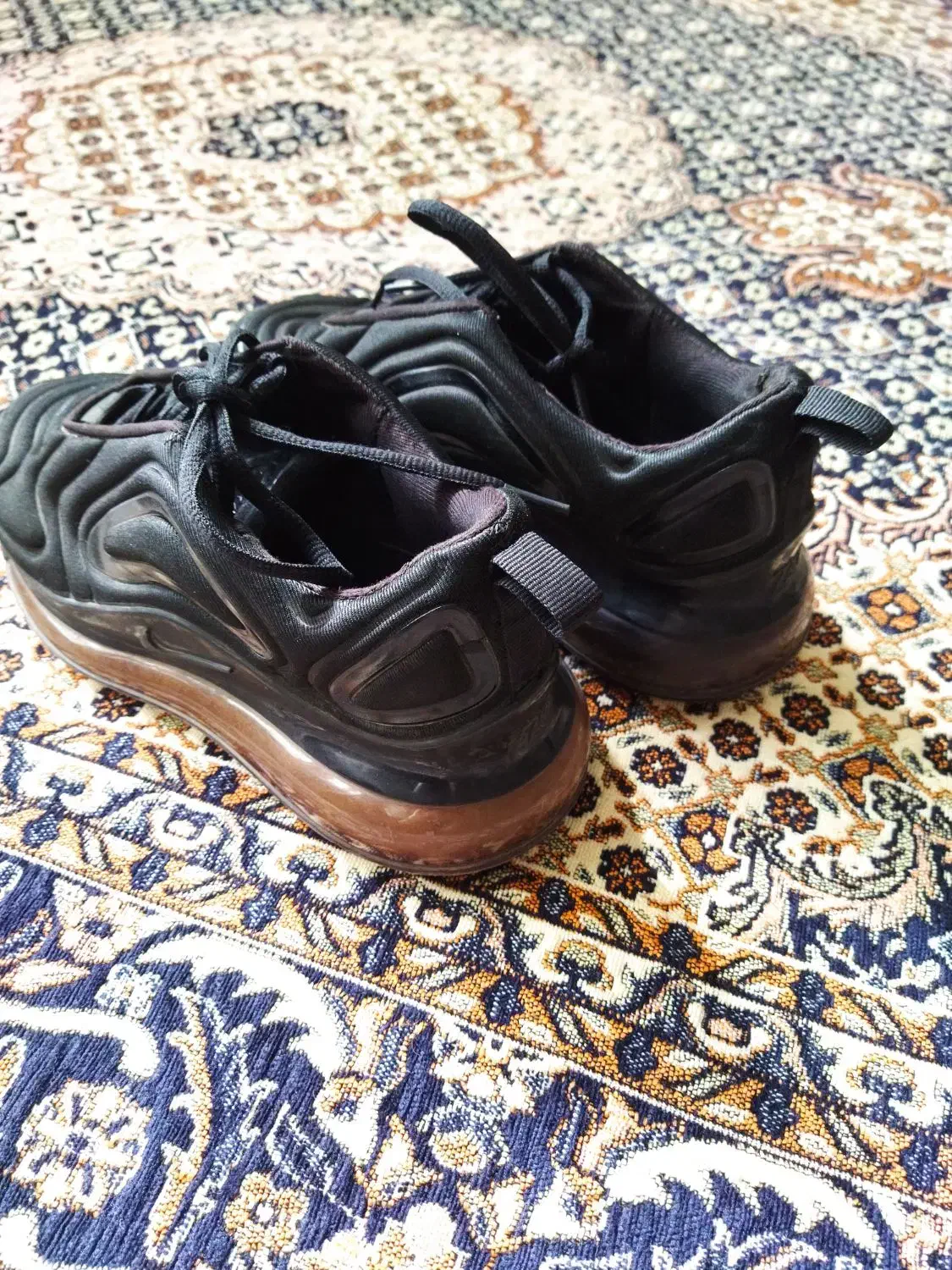 کتونی|کیف، کفش، کمربند|سیلاخور, |دیوار