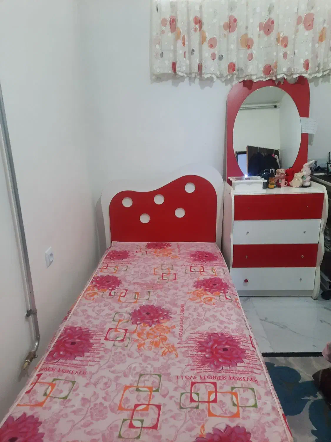 تخت ومیز ارایش|تخت و سرویس خواب|اردبیل, |دیوار