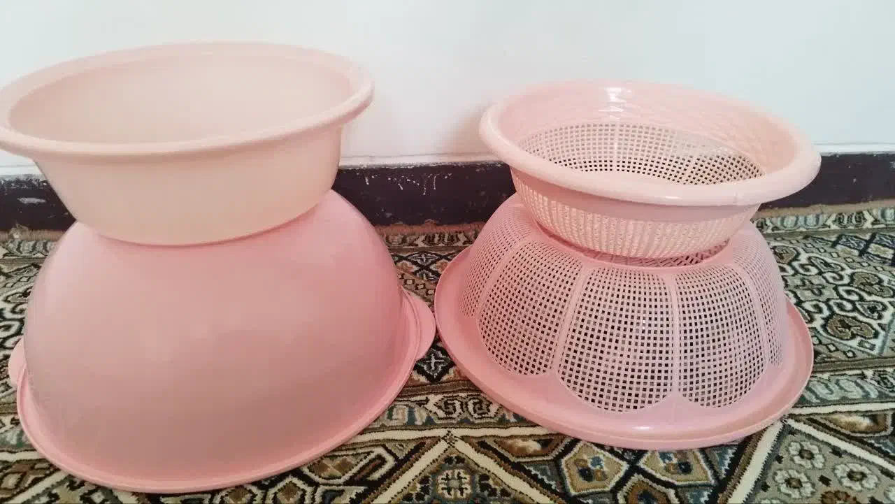 ظرف پلاستیکی در حد نو سالم و تمیز|ظروف پخت‌وپز|فولادشهر, ورزشگاه فولادشهر|دیوار