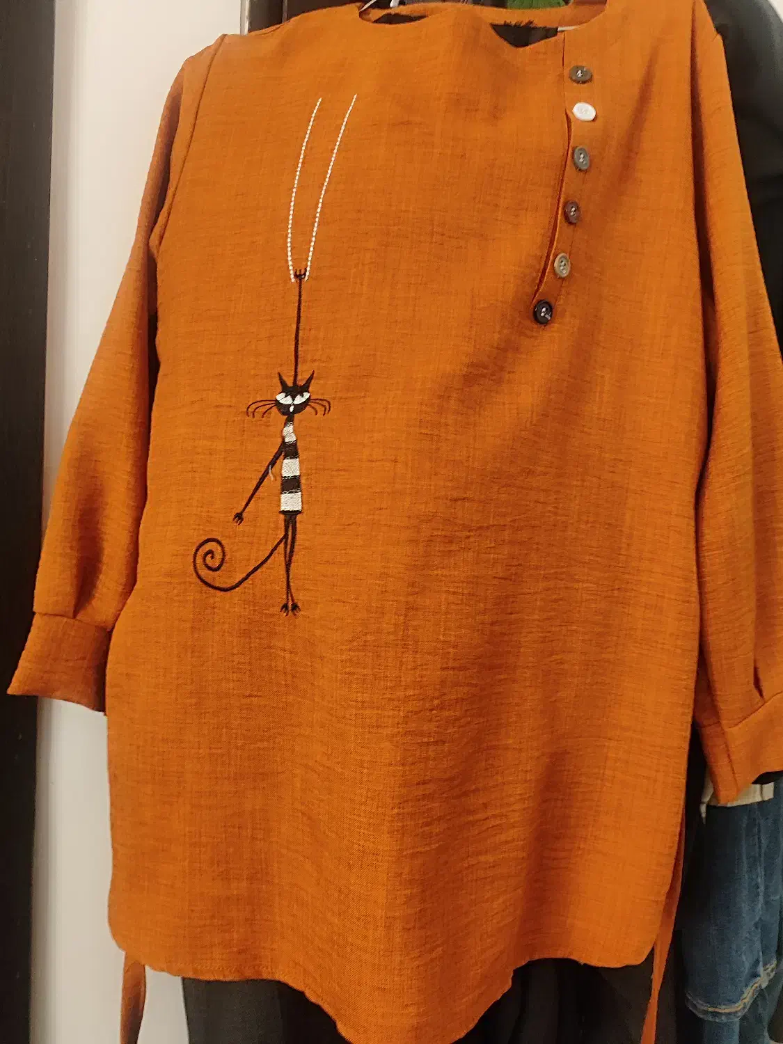 تعدادیلباسزنانهنو|لباس|کاشان, درب اصفهان|دیوار