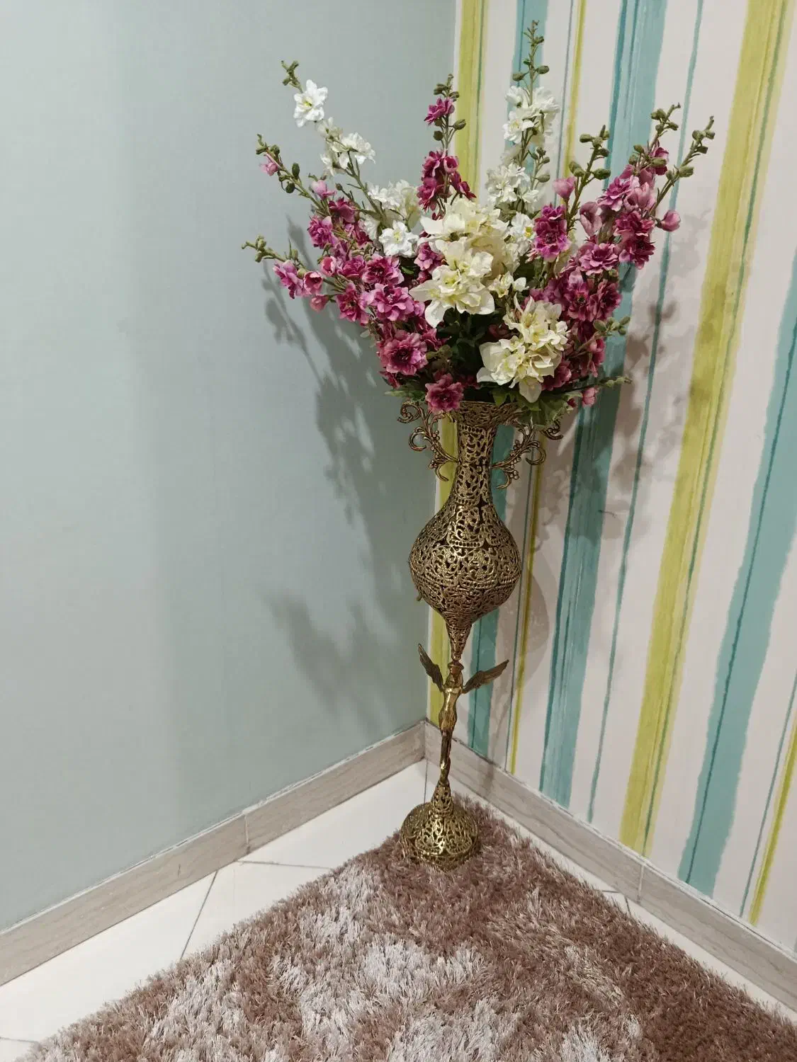 گلدان برنز ملائک با گل های گلد کیش|صنایع دستی و سایر لوازم تزئینی|ری, دیلمان|دیوار