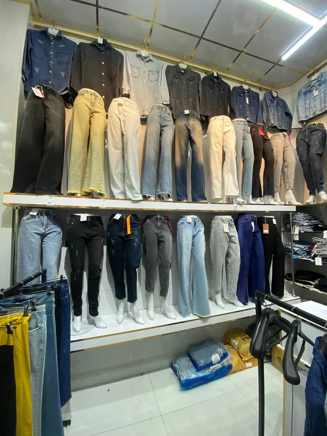 فروش مانکن پای زنانه و قفسه و باکس mdf|فروشگاه و مغازه|آستارا, |دیوار