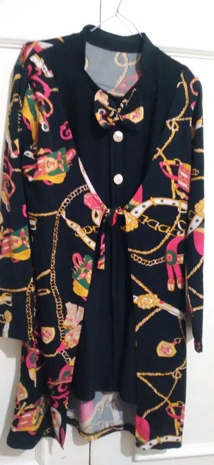 مانتو و تونیک|لباس|نیشابور, فرح بخش|دیوار