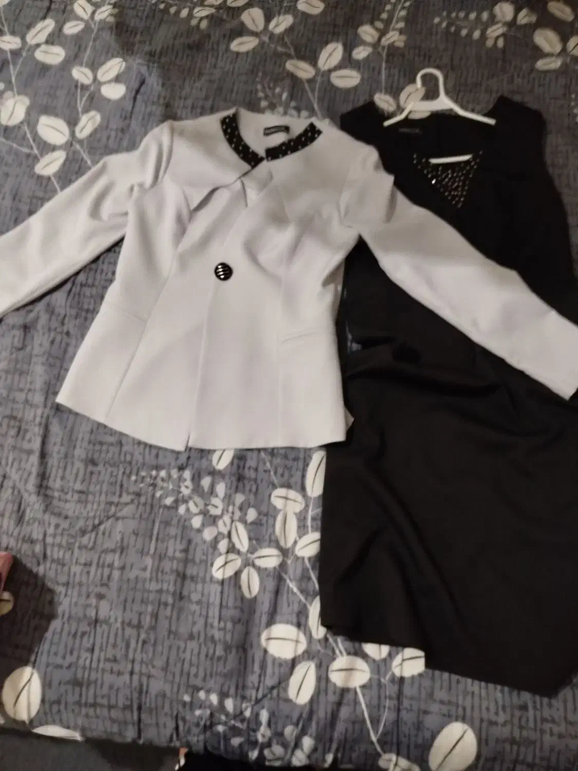 کت وسارافون|لباس|آبیک, |دیوار