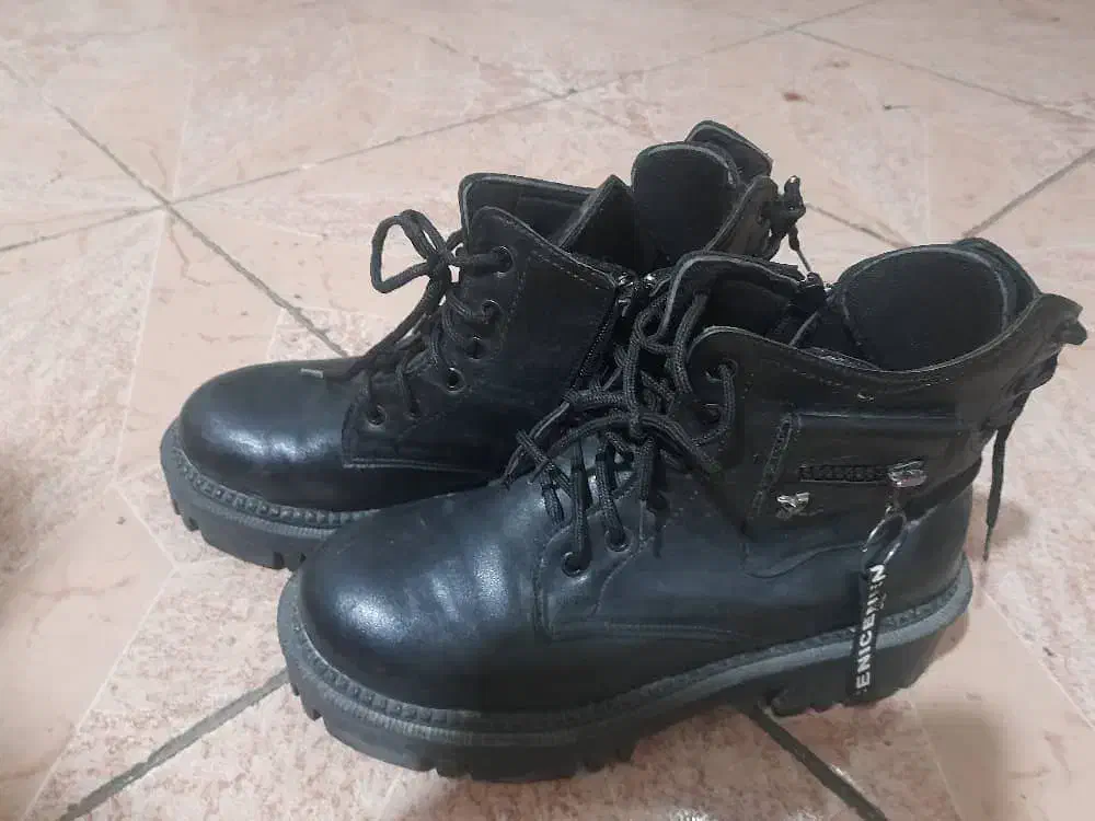 پوتین|کیف، کفش، کمربند|سنندج, |دیوار