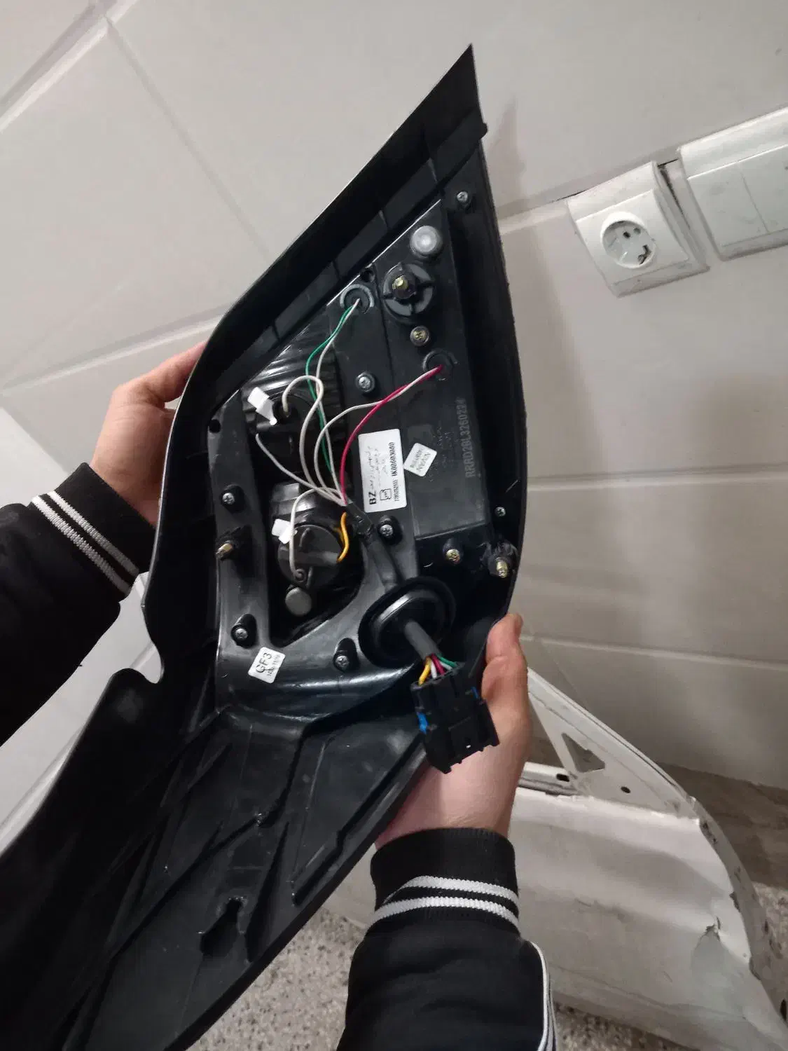 چراغ خطر دناپلاست|قطعات یدکی و لوازم جانبی|اصفهان, باغ فدک|دیوار