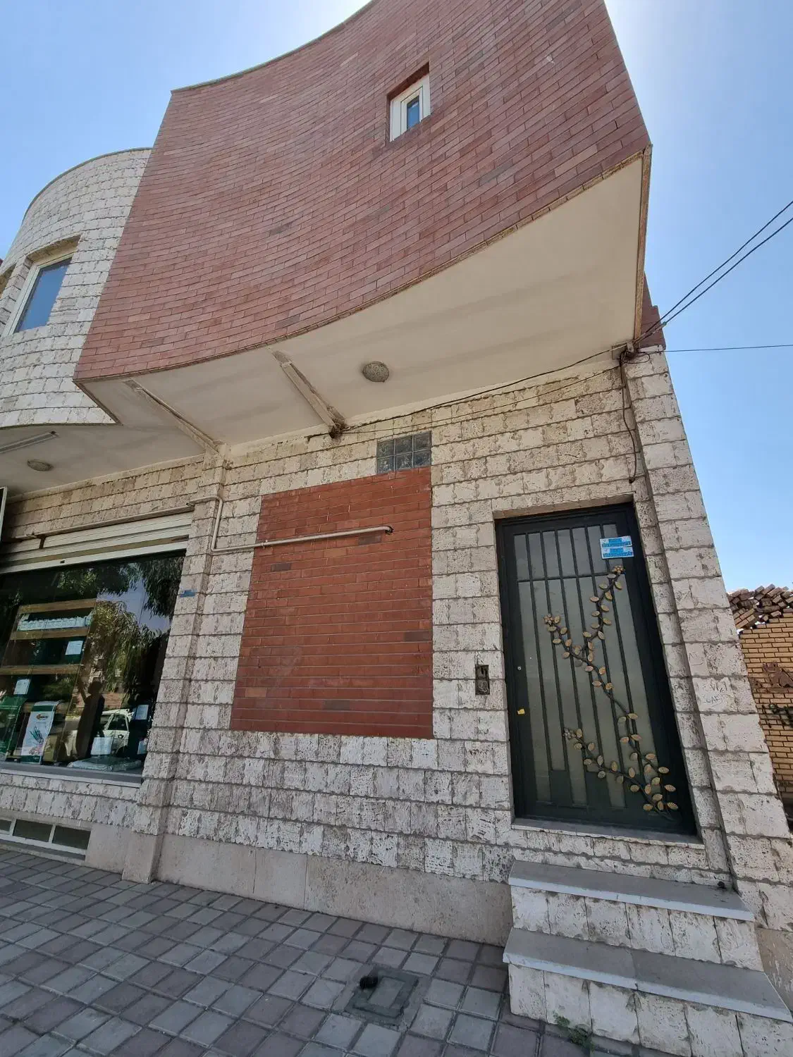 ملک تجاری به همراه یک واحد مسکونی و زیرزمین|فروش مغازه و غرفه|رفسنجان, |دیوار