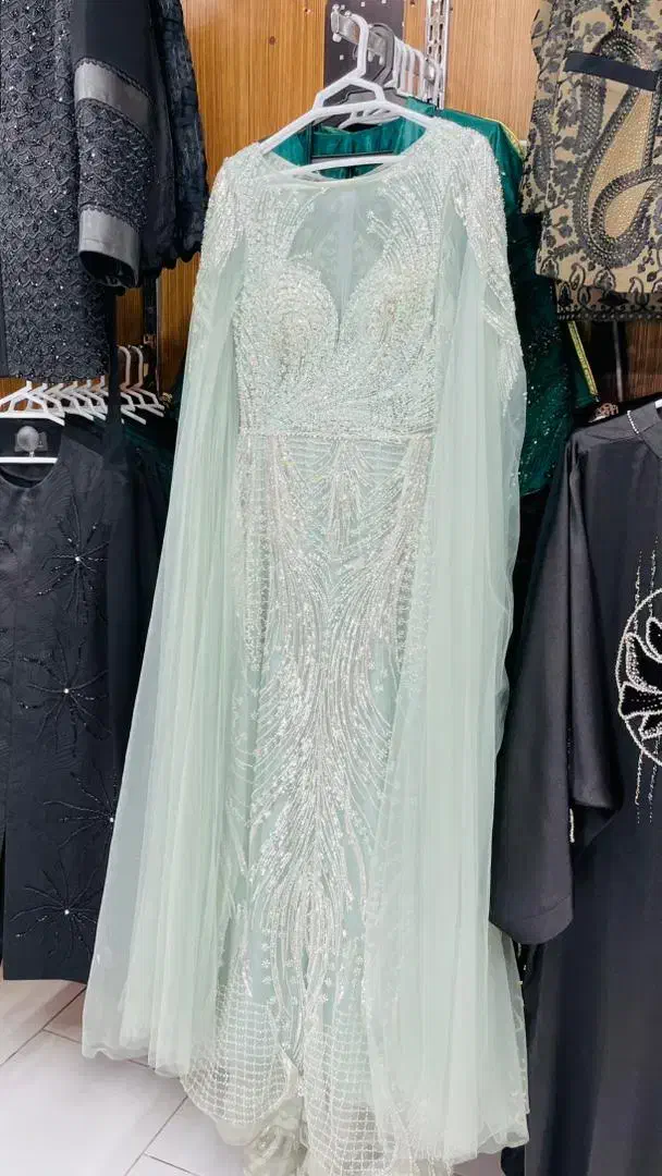 لباس مجلسی درجه یک سر قیمت توافق میکنم|لباس|زابل, |دیوار