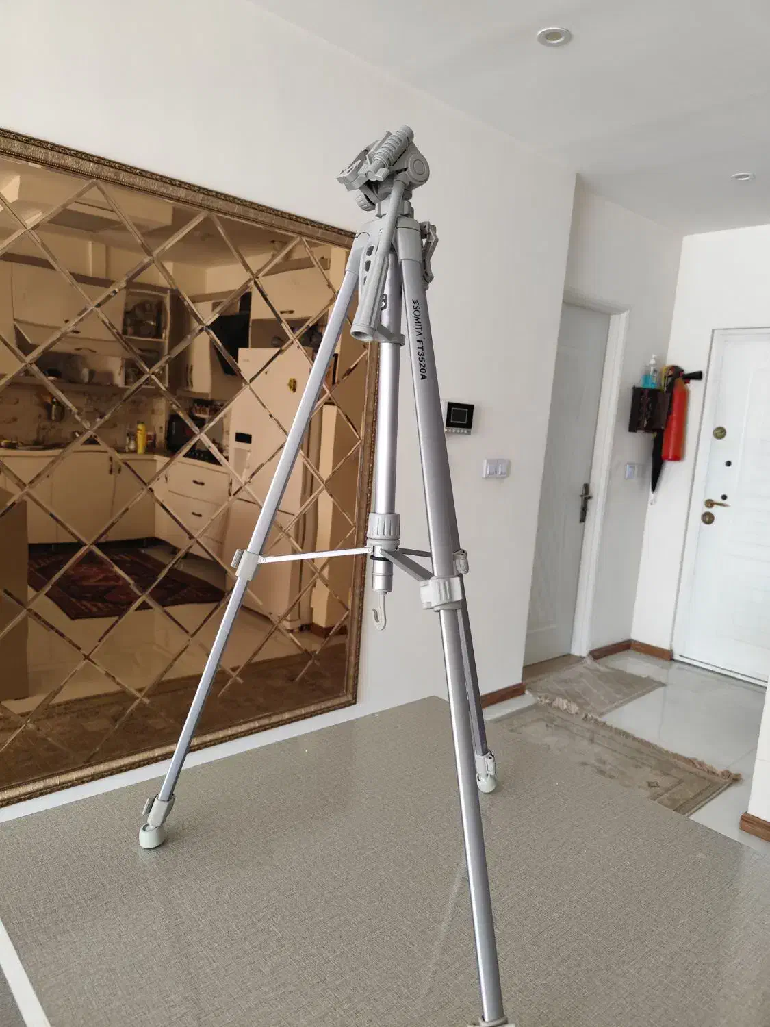 پایه دوربین|دوربین عکاسی و فیلم‌برداری|مشهد, شهرک لشکر (شهرک غرب)|دیوار