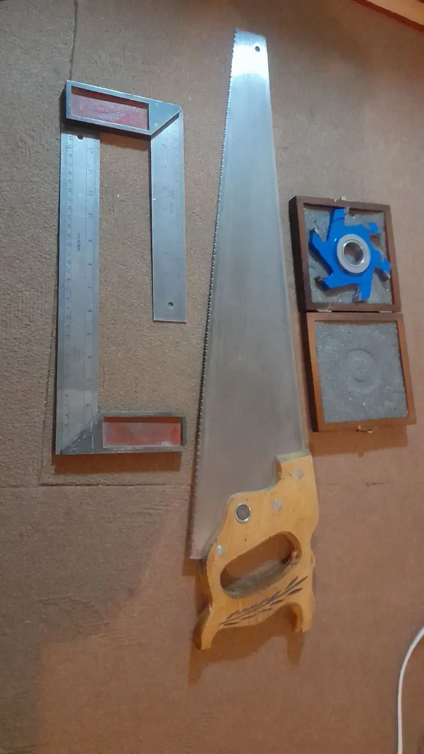 ابزاراره آهن بر گونیا شیارزن خورشیدی|ابزارآلات|همدان, |دیوار