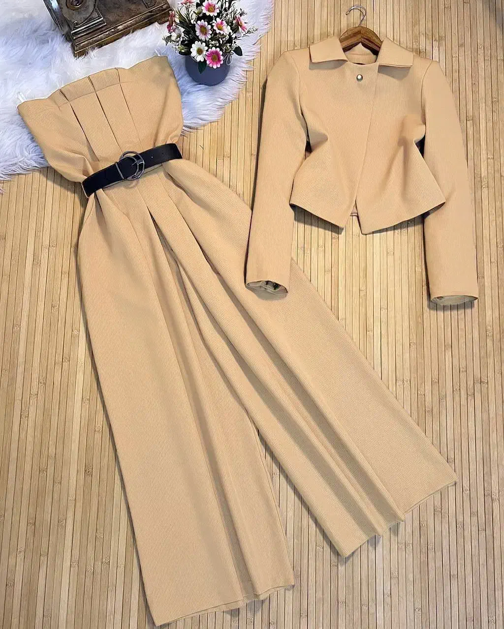 اورال کت|لباس|مشهد, موعود|دیوار