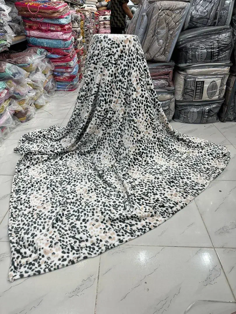 فروش پتو مسافرتی طرح پوستی.|رختخواب، بالش، پتو|لامرد, |دیوار