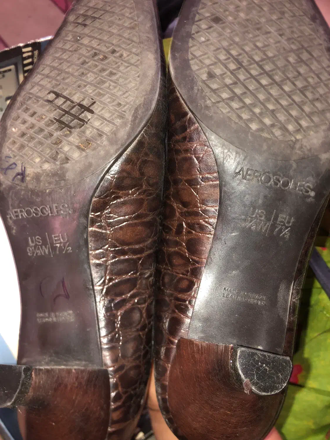 کفش پاشنه بلند|کیف، کفش، کمربند|رشت, معلم|دیوار