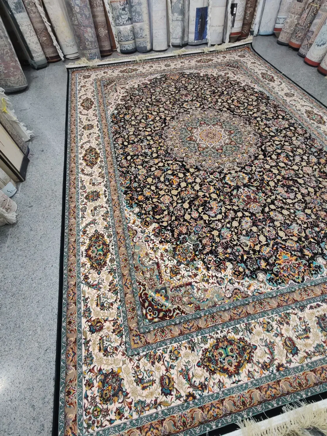 4تخته فرش 9متری نو  نقشه پرمین سورمه ای|فرش|قم, نیروگاه|دیوار