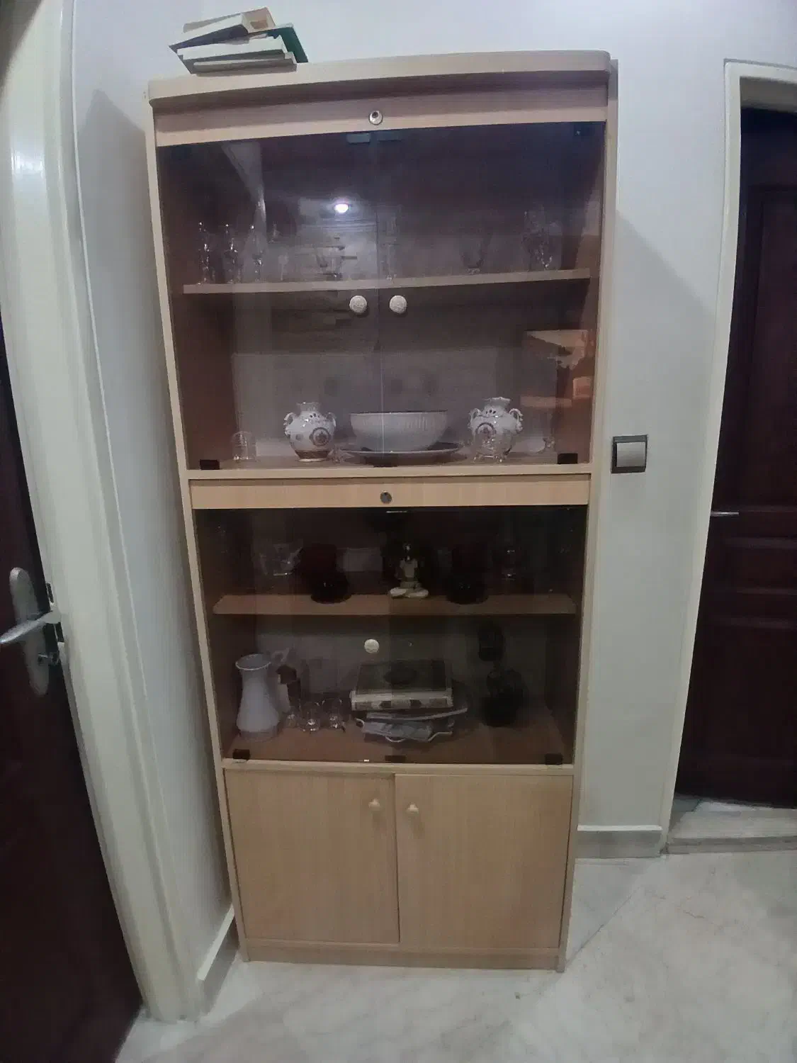 کتابخانه ، بوفه|کتابخانه، شلف، قفسههای دیواری|تهران, خواجه نصیر طوسی|دیوار