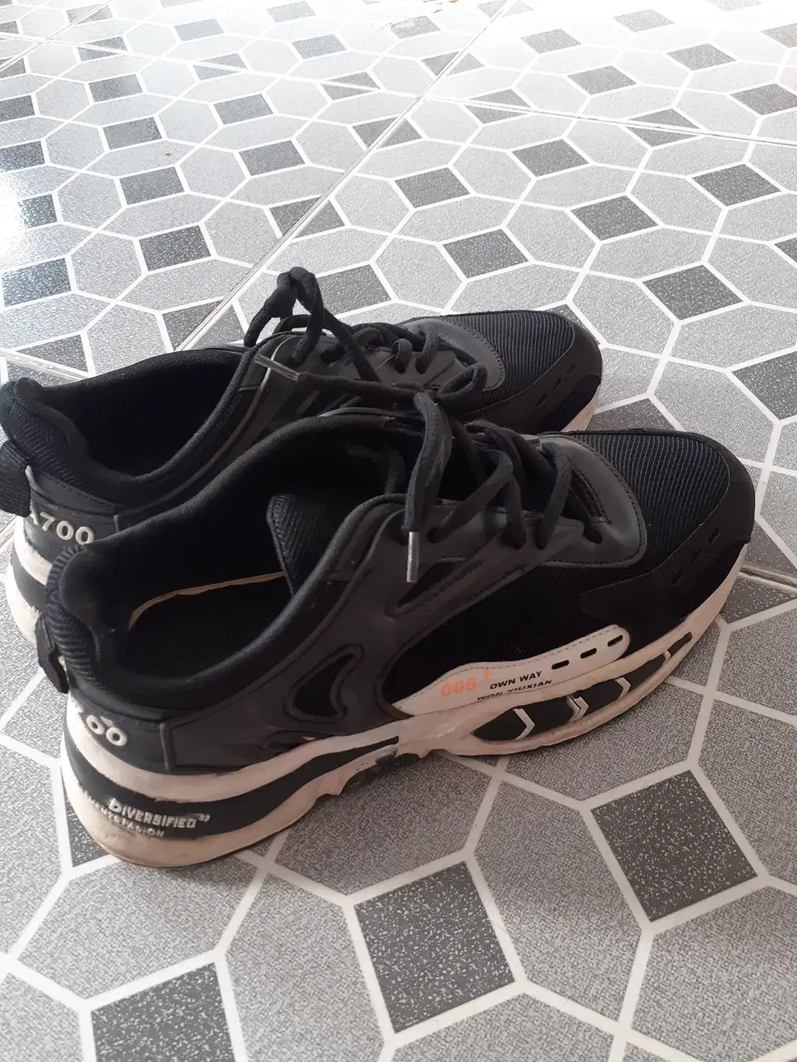 کفش|کیف، کفش، کمربند|کاشان, ولیعصر|دیوار