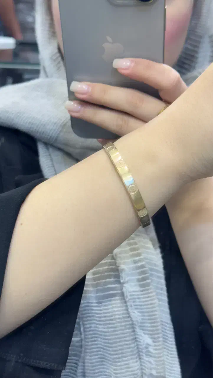 دستبند کارتیر قفلی بدون اجرت در طلای یاقوت|جواهرات|شوش, |دیوار