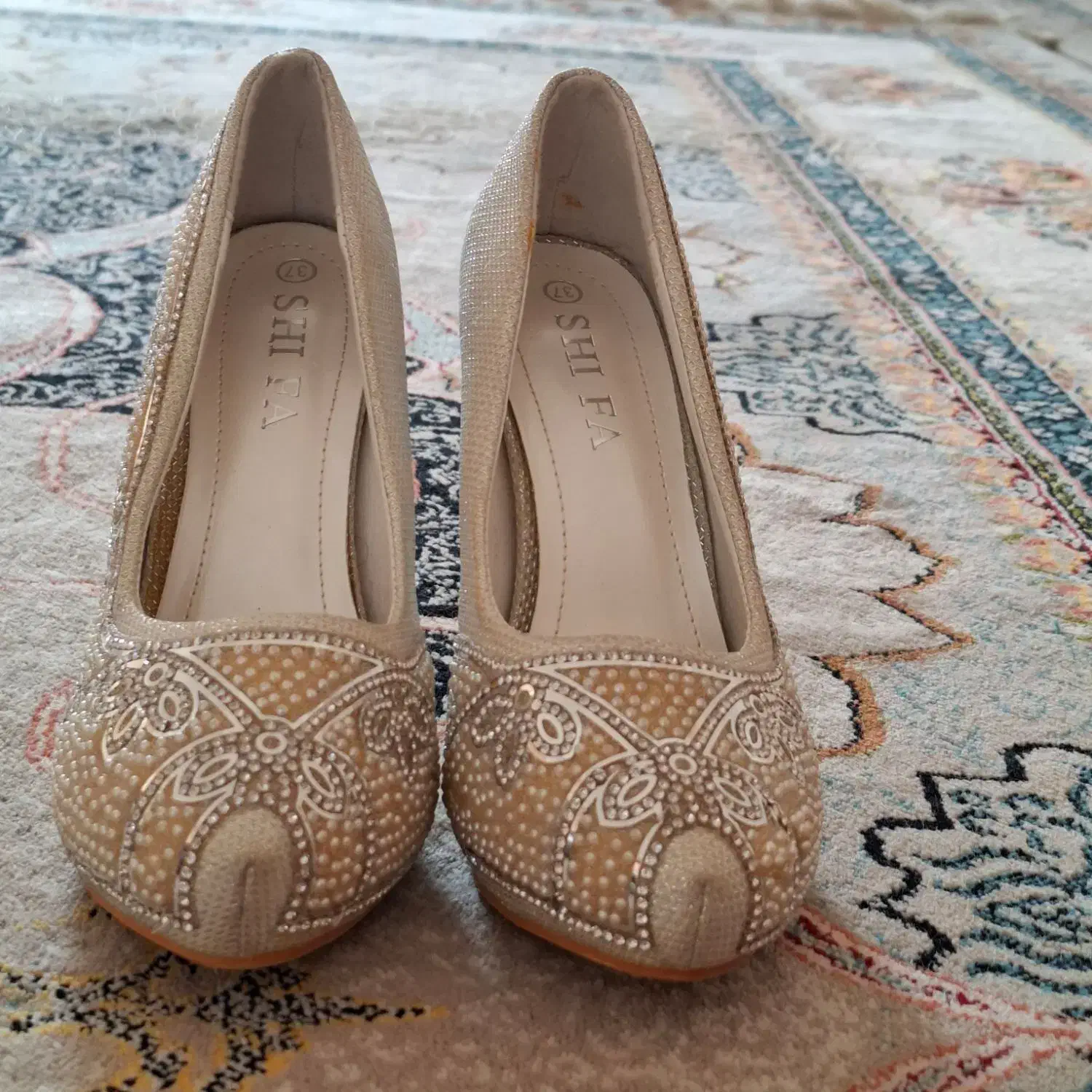 ۲ عدد کفش عروس|کیف، کفش، کمربند|قم, چهار مردان|دیوار