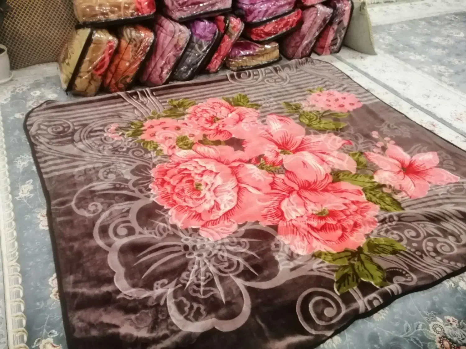 پتو دونفره حراج شد|رختخواب، بالش، پتو|شیراز, شهرک رضوان|دیوار