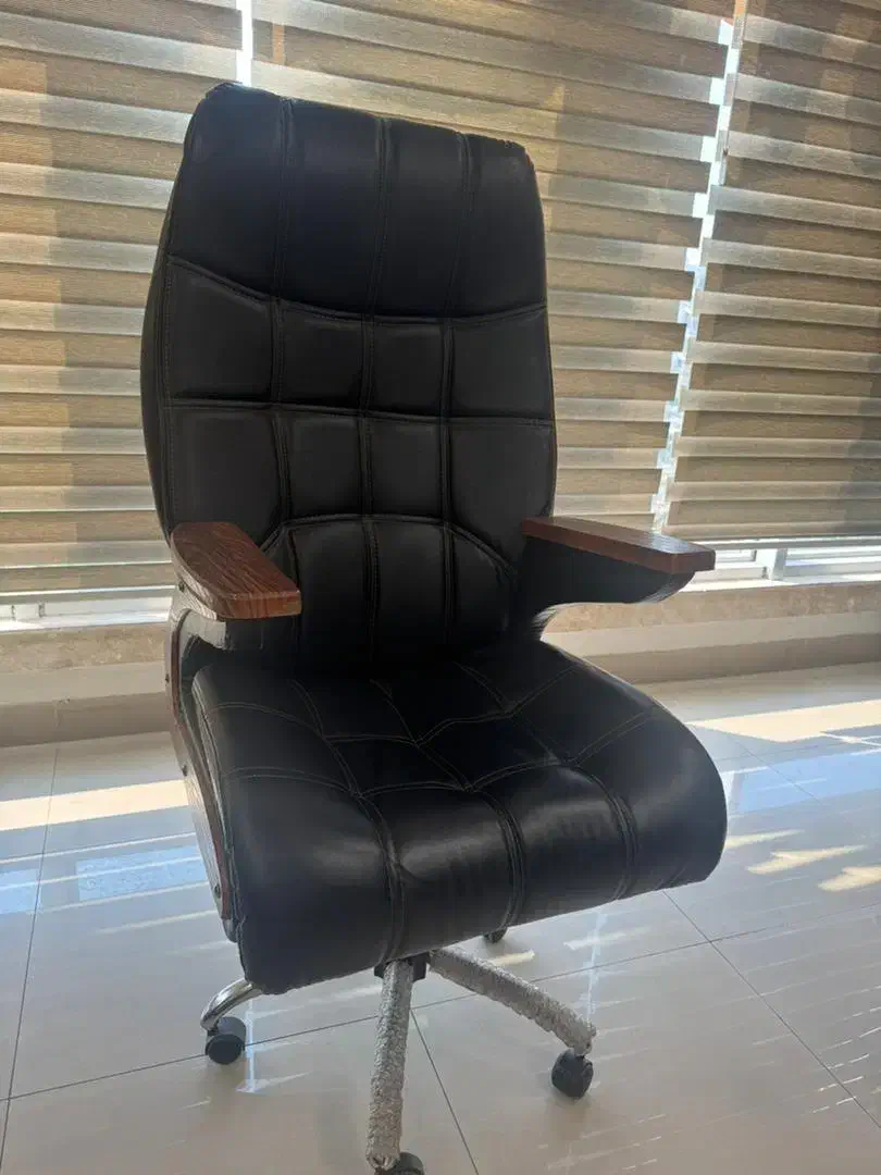 فروش ۷ عدد صندلی اداری مدیریتی|مبلمان اداری|کیش, |دیوار