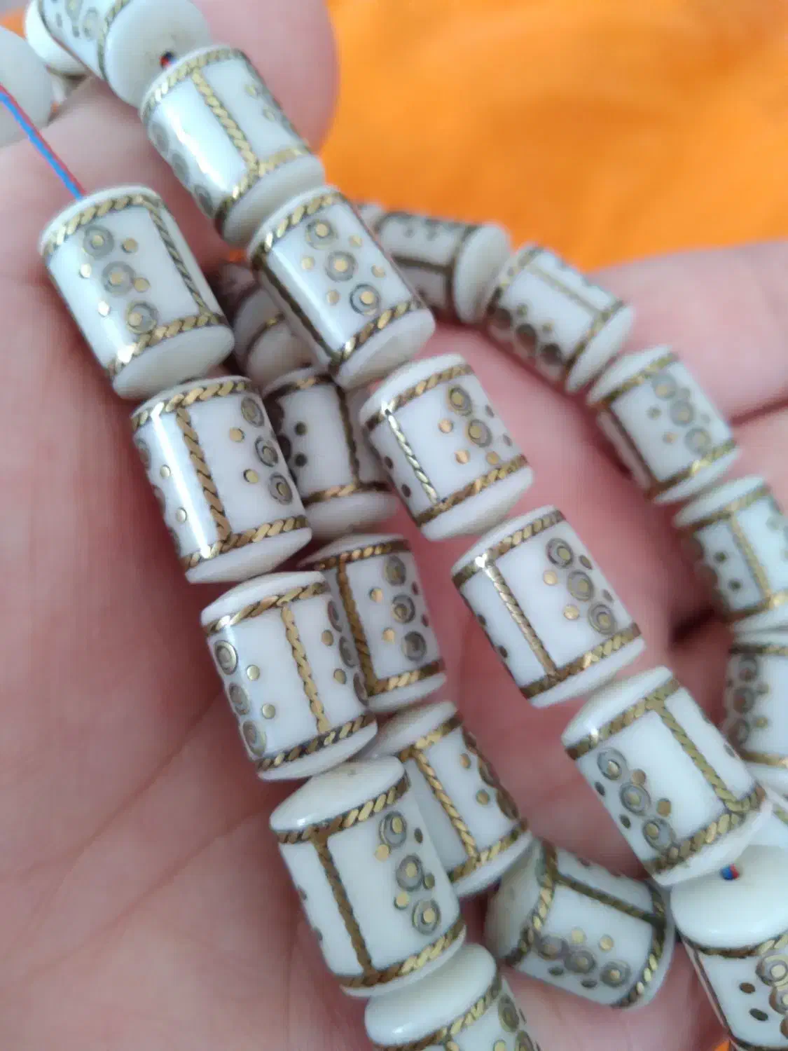 تسبیح برنج کوب و استخوان شتر در اردبیل|کلکسیون اشیاء عتیقه|اصفهان, براآن شمالی|دیوار