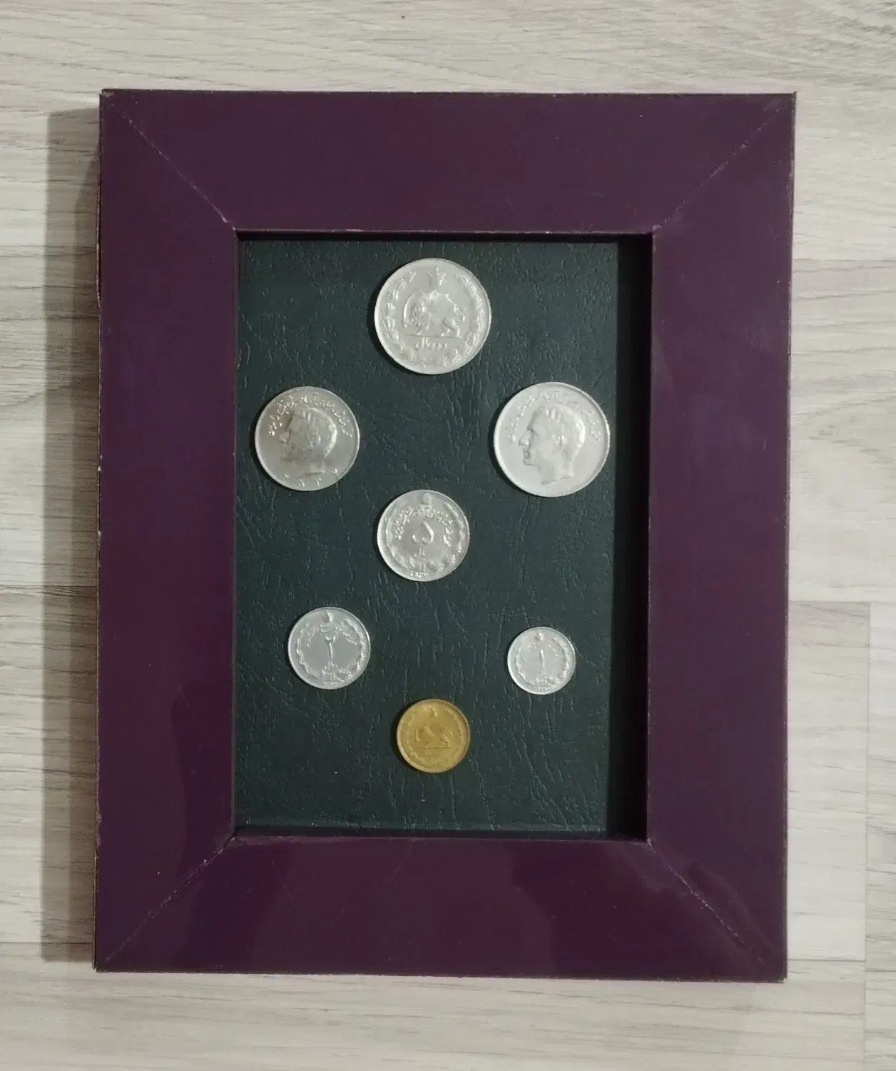 تعدادی قاب سکه شاهی|کلکسیون سکه، تمبر، اسکناس|مشهد, آزادشهر|دیوار