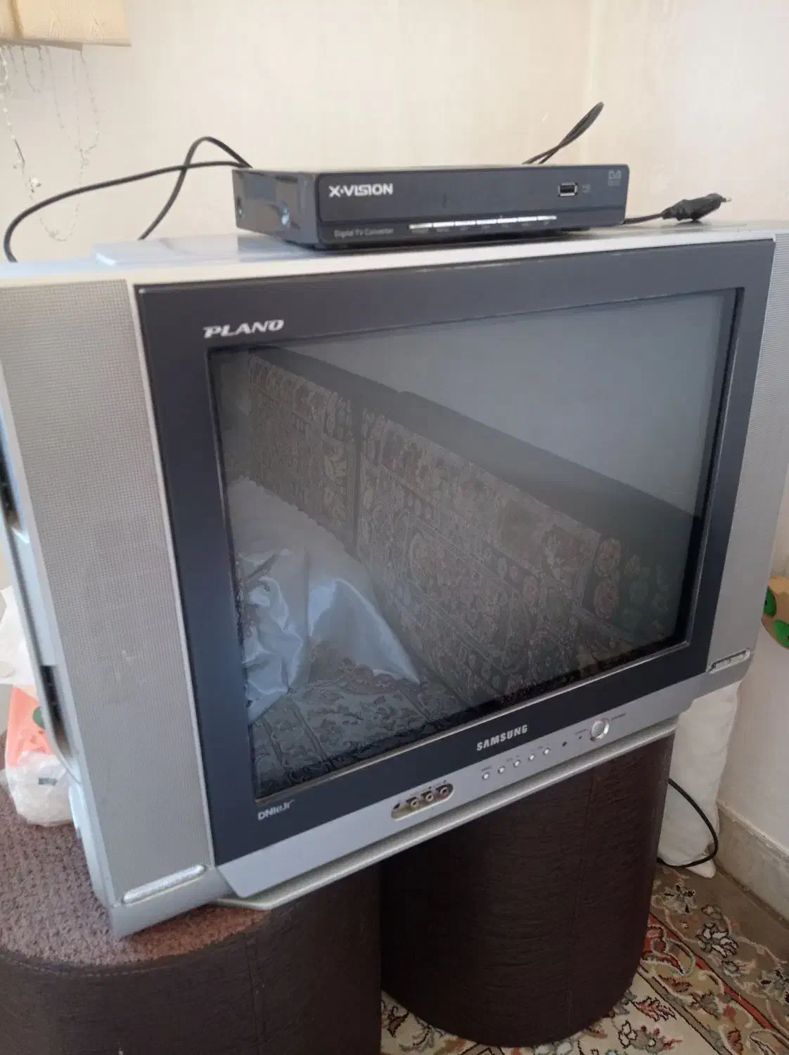 تلویزیون بیست یک همراه با دستگاه دیجیتالی|تلویزیون و پروژکتور|کرمانشاه, |دیوار