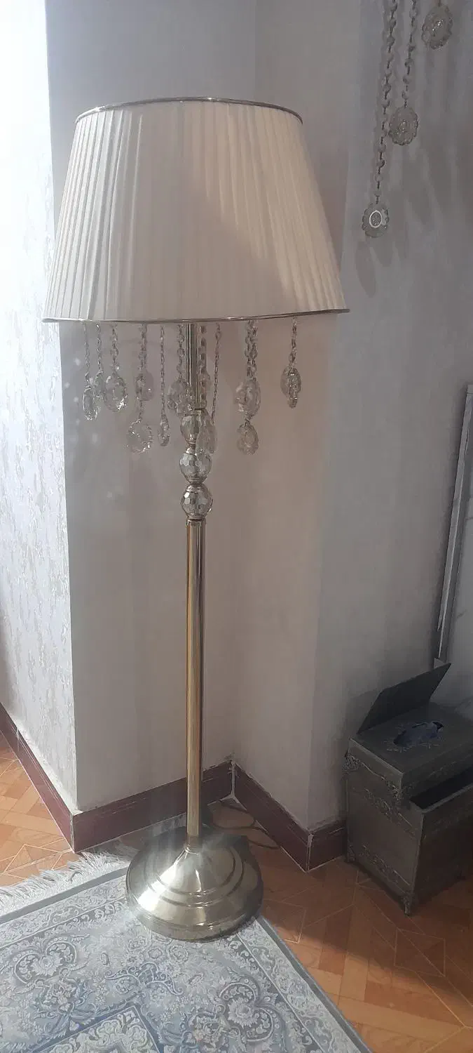 آباژور و سطل آشغال و جادستمال کاغذی|چراغ خواب و آباژور|گلستان (تهران), |دیوار