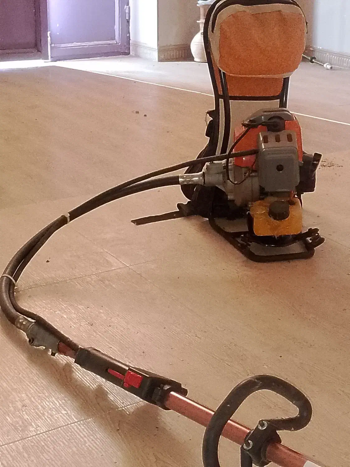 علف بر کوله ای|ابزارآلات|رودبار (کرمان), |دیوار