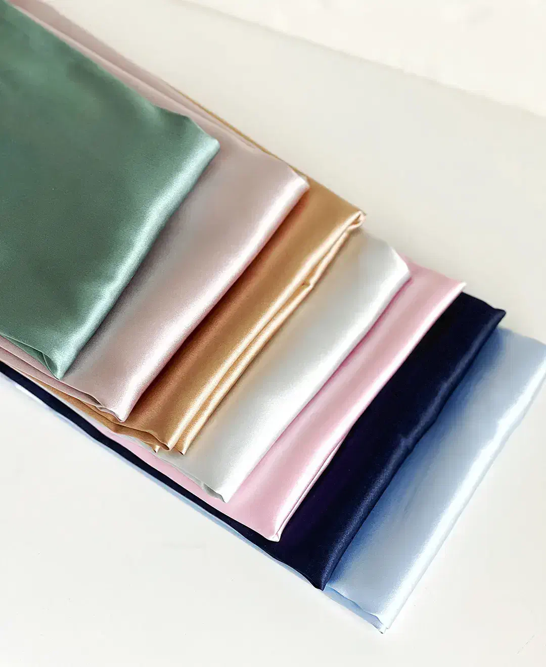 دوخت انواع روبالشتی ساتن فروش مستقیم ازتولیدی|سرویس روتختی|سنندج, |دیوار