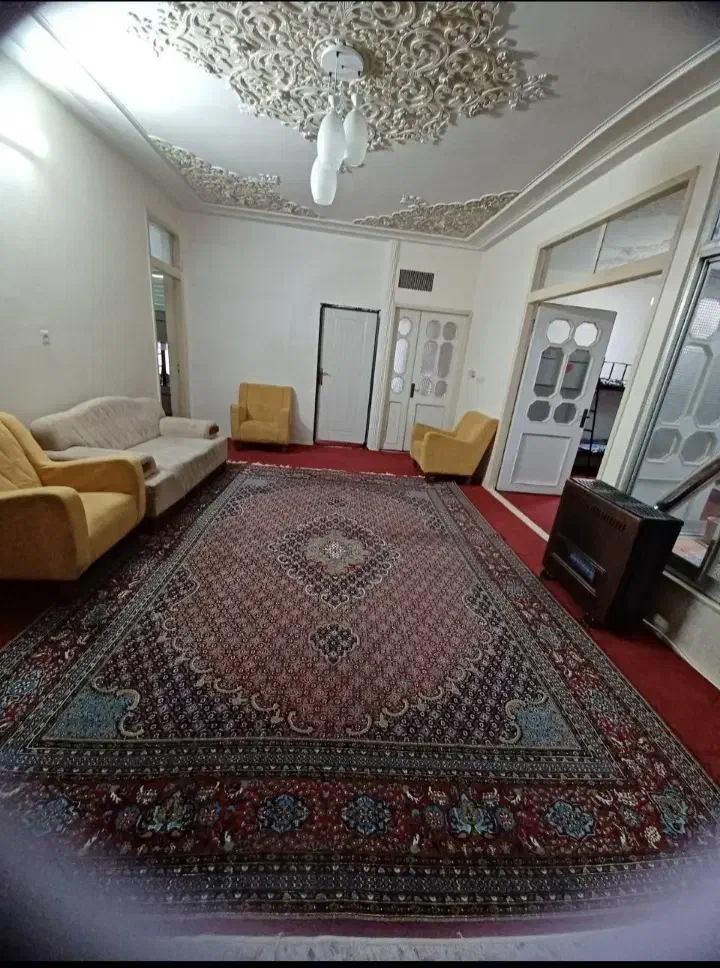 خوابگاه پسرانه (هم خونه نهایت 10 نفر در 150 متر)